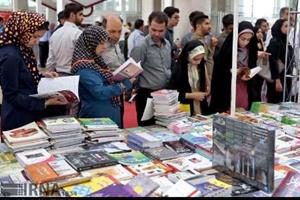 هشتمین روز نمایشگاه کتاب/ شهرآفتاب زیر باران بهاری