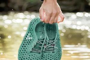 تولید نخستین کفش‌ پاک دنیا از جلبک