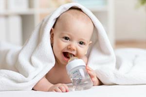  چرا نوزادان نباید آب بنوشند؟