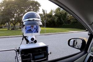 ربات پلیس امنیت جاده‌ها را تضمین می‌کند
