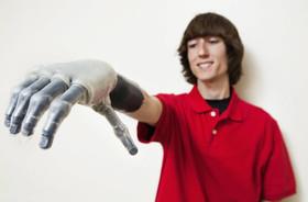 دست رباتیکی که از اشتباهاتش درس می‌گیرد