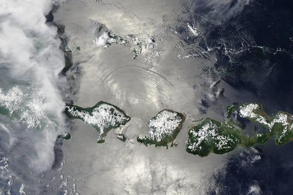 دریای نقره فام اندونزی از لنز دوربین ناسا