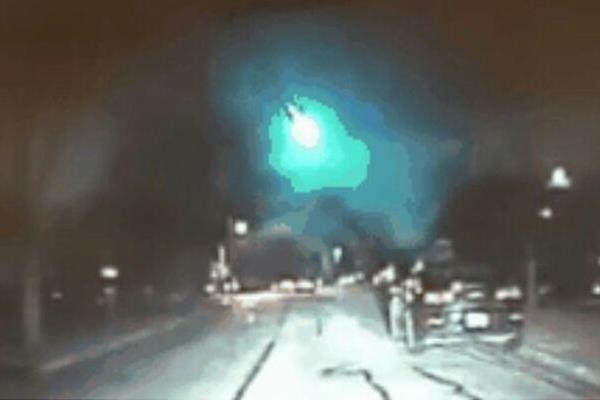 انفجار یک شهاب سنگ در آسمان آمریکا