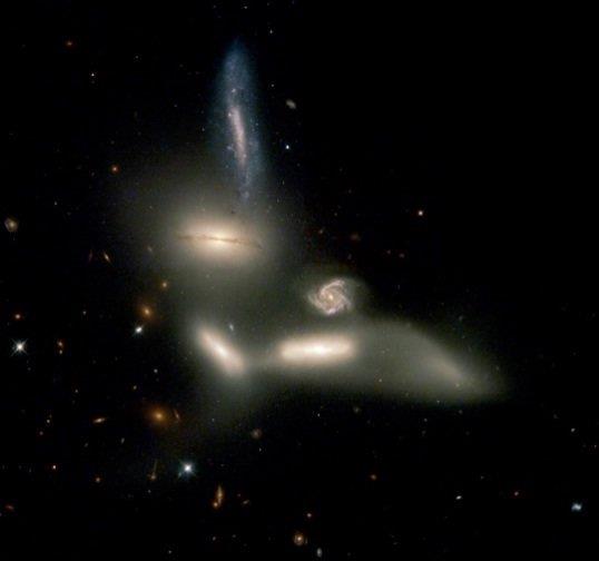 رقص کهکشان‌ها در تصویر آژانس فضایی اروپا