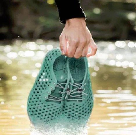 تولید نخستین کفش‌ پاک دنیا از جلبک