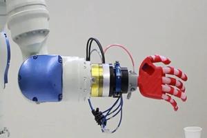 دانشمندان پرتغالی دست رباتیک نرم و ایمن و مقرون به صرفه ساختند