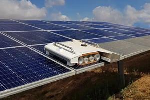 رباتی که پنل‌های خورشیدی را بدون نیاز به کمک انسان تمیز می‌کند