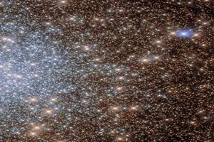 درخشش یک خوشه ستاره‌ای کروی از نگاه هابل