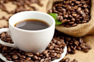 نوشیدن قهوه کافئین‌دار هم مفید است و هم مضر!