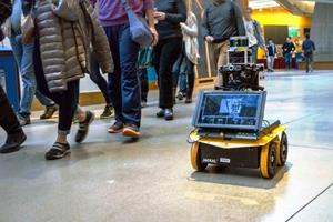 همگامی یک ربات با عابران پیاده