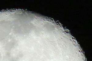 آیا آب واقعا روی کره ماه وجود دارد؟