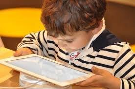 ضعف فکری کودکان با نگاه کردن به صفحه تلفن همراه