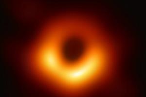 ثبت اولین تصویر از یک سیاه‌چاله فضایی توسط ستاره‌شناسان
