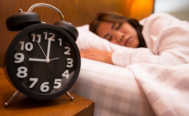 خواب کمتر یا بیشتر از 8 ساعت عملکرد شناختی را کاهش می‌دهد