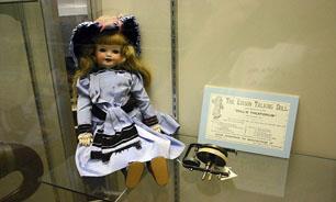 عروسک سخنگوی 120 ساله ترمیم شد 