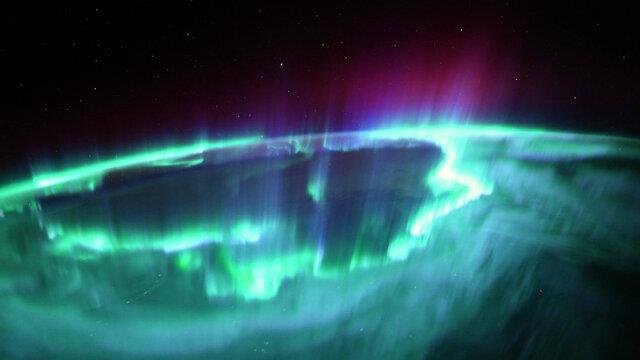 مواجهه فضانوردان "کرو-۲" با شفق قطبی در راه بازگشت به زمین