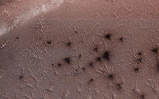 تپه‌های "عنکبوتی" شکل در مریخ