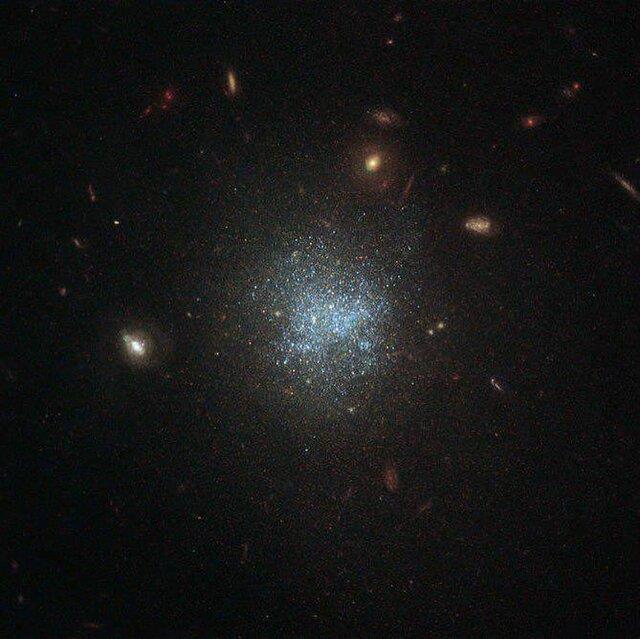 کهکشان کم نور