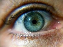 نانوذرات مخاطی چسبناک برای درمان خشکی چشم 